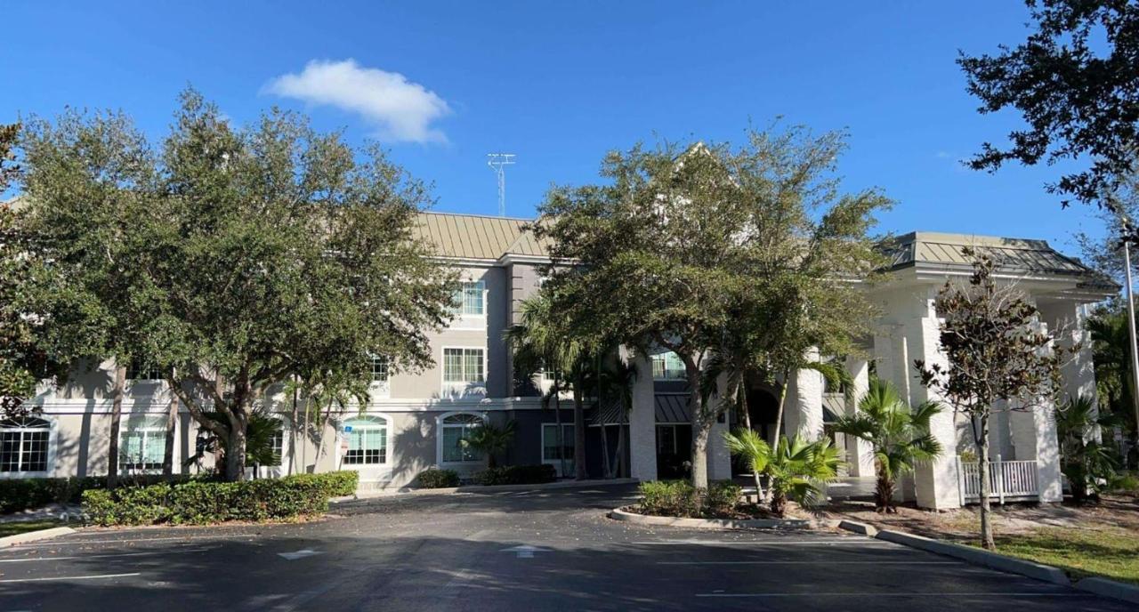 Surestay Plus Hotel By Best Western Vero Beach Exterior photo